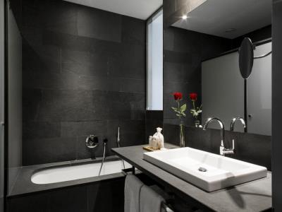 Avenue Apartment *