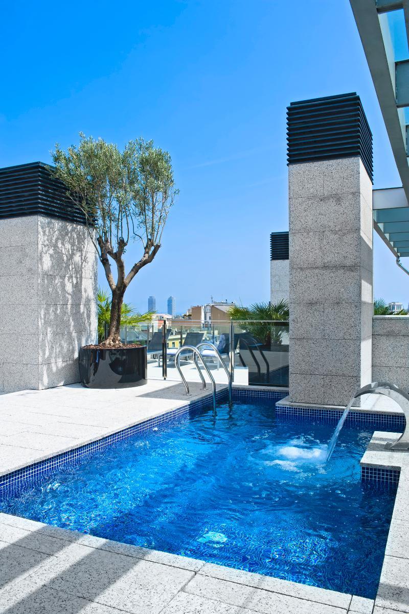Avenue Apartment *